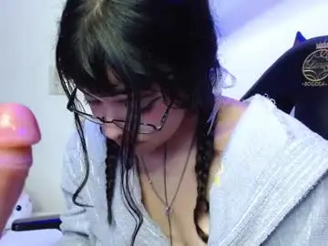 Chaturbate Sex Cam of petite_melodyy