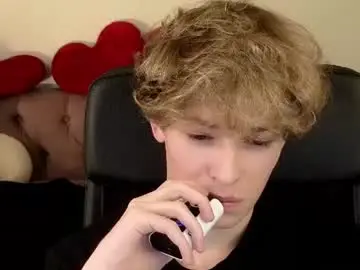 Chaturbate Free Porn Cam of curly_twinkboy