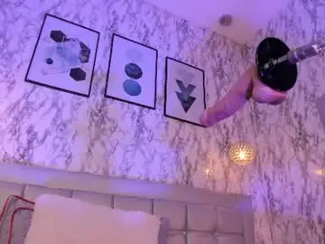 Chaturbate Live Sex Cam of giselle_up