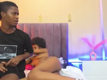 Chaturbate Live Sex Cam of kiarasimons_