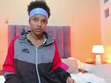 Chaturbate Live Sex Cam of kiarasimons_