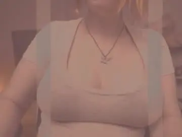 Chaturbate Live Sex Cam of krystalsyxx