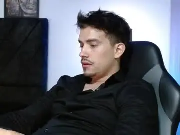 Chaturbate Live Sex Cam of ian_davis