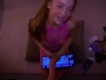 Chaturbate Live Sex Cam of redhead_shark