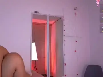 Chaturbate Nude Webcam of emma_revees