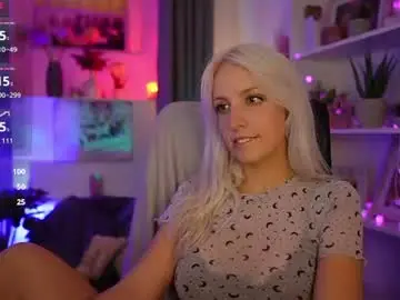 Chaturbate Live Porn of lucy_cutie_
