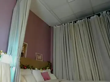 Chaturbate Live Sex Cam of dearly_emily