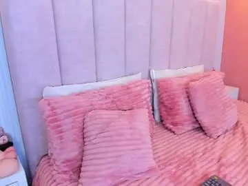 Chaturbate Live Sex Cam of naira_velvett