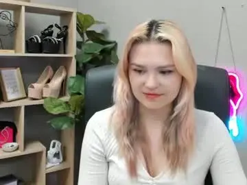 Chaturbate Live Sex Cam of lilysweetxo