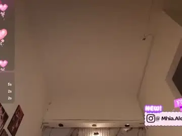 Chaturbate Live Sex Cam of mhia_kate