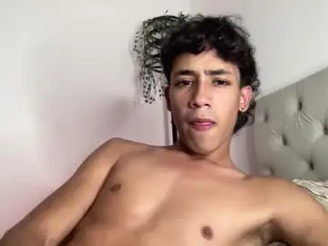 Chaturbate Live Sex Cam of ostin_18hot