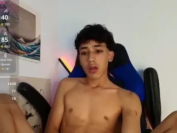 Chaturbate Live Sex Cam of ostin_18hot