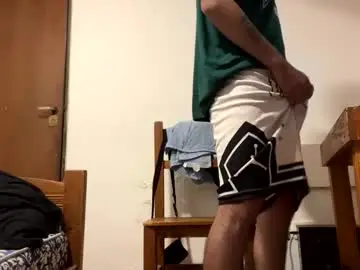 Chaturbate Live Sex Cam of y0ungwithbrowndick