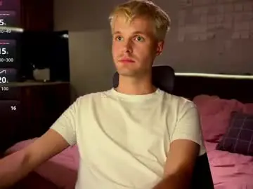 Chaturbate Live Sex Cam of leonnextdoor