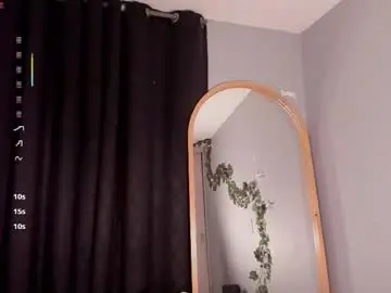 Chaturbate Live Sex Cam of curlyy915e