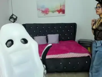 Chaturbate Live Sex of issaatyler