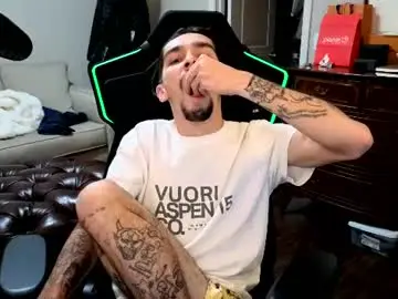Chaturbate Nude Webcam of str8whiteboy21