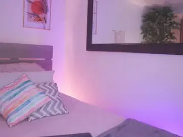 Chaturbate Live Sex Cam of lia_mackenzie