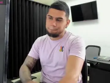 Chaturbate Nude Webcam of aaronhunter__