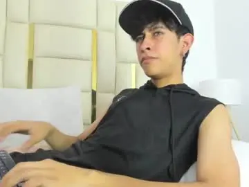 Chaturbate Live Sex Cam of julian_xp