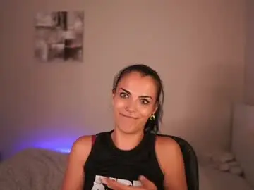 Chaturbate Live Sex Cam of pauline_2005