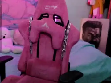 Chaturbate Live Sex Cam of pineapple_dope