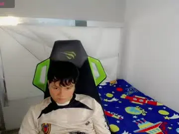 Chaturbate Live Sex Cam of tommy_cotton