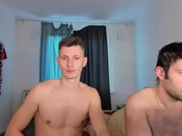 Chaturbate Live Sex Cam of kevin_hornyyy
