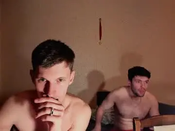 Chaturbate Live Sex Cam of kevin_hornyyy