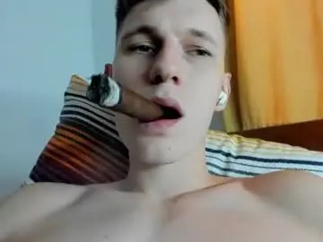 Chaturbate Private Sex Chat of kevin_hornyyy