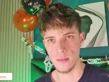 Chaturbate Free Live Porn of robbinblaze