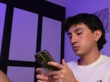 Chaturbate Sex Cam of sweettaaron