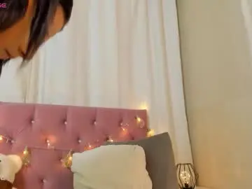 Chaturbate Live Sex Cam of littlemelodii18