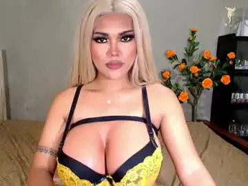 Chaturbate Live Sex Cam of chinita_titi