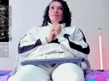 Chaturbate Live Porn of louise_22cm