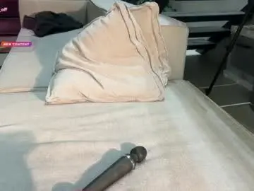 Chaturbate Live Sex Cam of golden_alinee