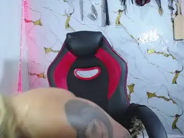 Chaturbate Nude Webcam of mia_boobs_19