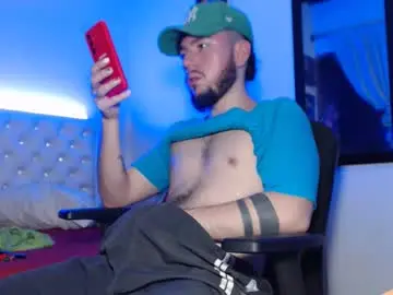 Chaturbate Free Live Porn of kevinsantiag0