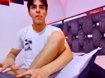 Chaturbate Best live sex cam show of alex_and_fabian