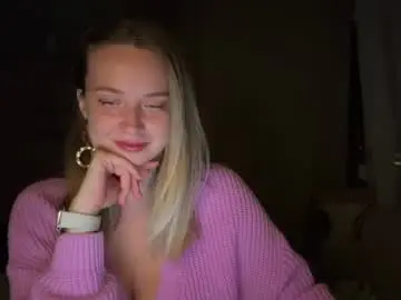 Chaturbate Live Sex Cam of moonlit_kiss_