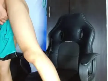 Chaturbate Nude Webcam of alejo_urd