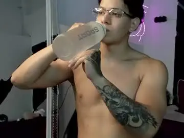 Chaturbate Live Sex Cam of tony_petrov