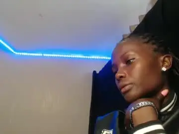 Chaturbate Live Sex Cam of essy_hero