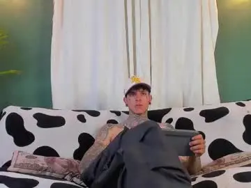 Chaturbate Live Sex Cam of aron_ford