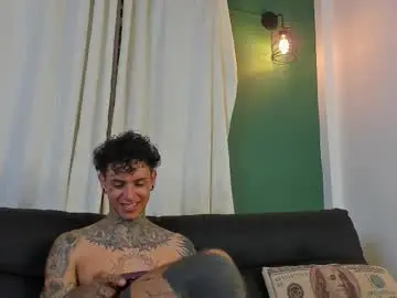 Chaturbate Nude Webcam of aron_ford