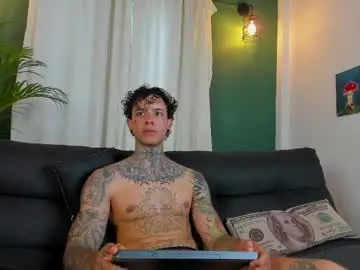 Chaturbate Live Porn of aron_ford
