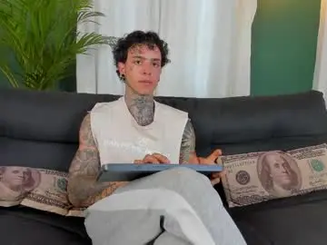 Chaturbate Free Live Porn of aron_ford