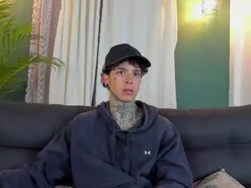 Chaturbate Watch Live Sex Cams of aron_ford