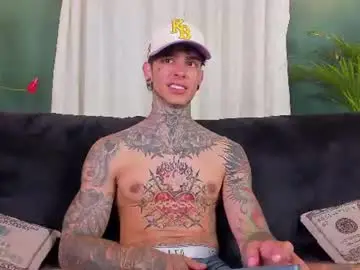 Chaturbate Sex Cam of aron_ford