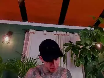 Chaturbate Live Sex Cam of aron_ford
